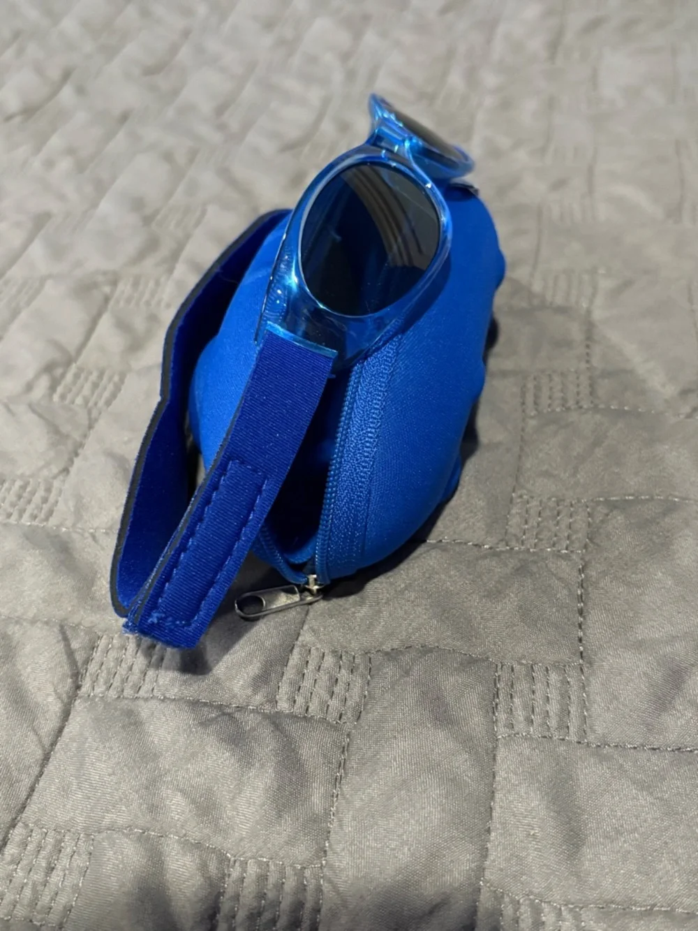 Zolioz Infant Baby Band Flex Fit Sunglasses in Royal Blue with Case EUC